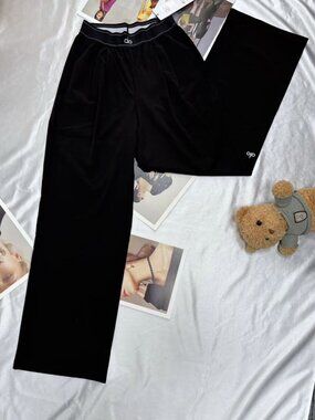 Brand new ALO Yoga women's suit pants, black, stylish and versatile 🎯 Regular